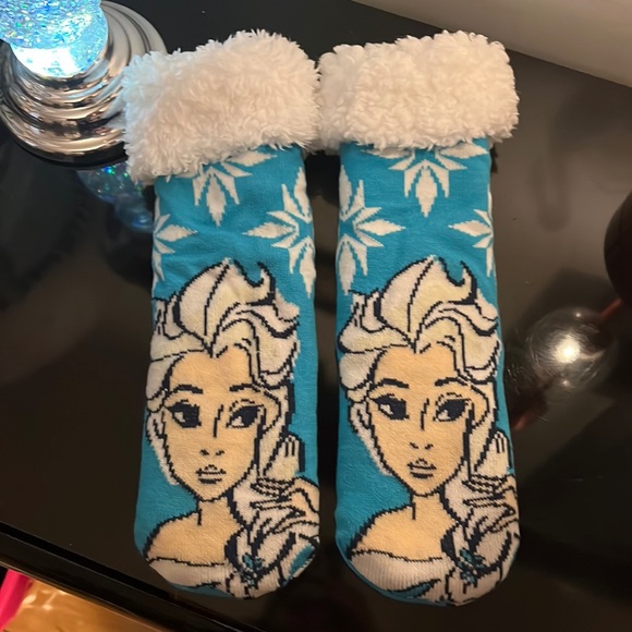 Accessories - 🆑FINAL PRICE‼️ Women’s size Small comfy Frozen Elsa socks with grips on bottoms